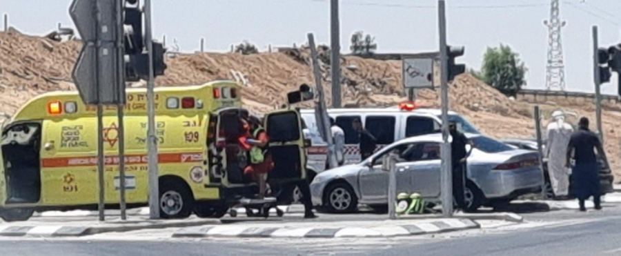 النقب: إصابة شاب بجراح خطيرة بإطلاق نار